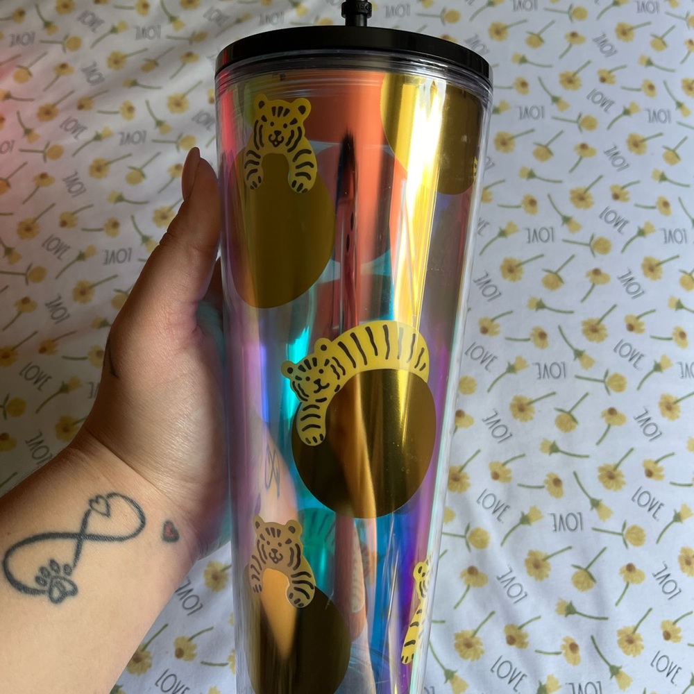 NWT lunar new year of the tiger Venti iridescent
